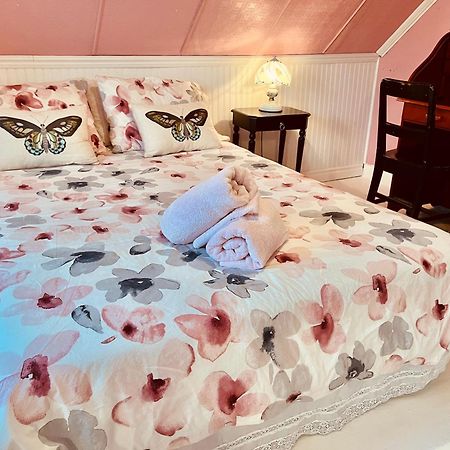 Bed & Cafe Petit Papillon Bed & Breakfast Grandes-Bergeronnes Eksteriør bilde