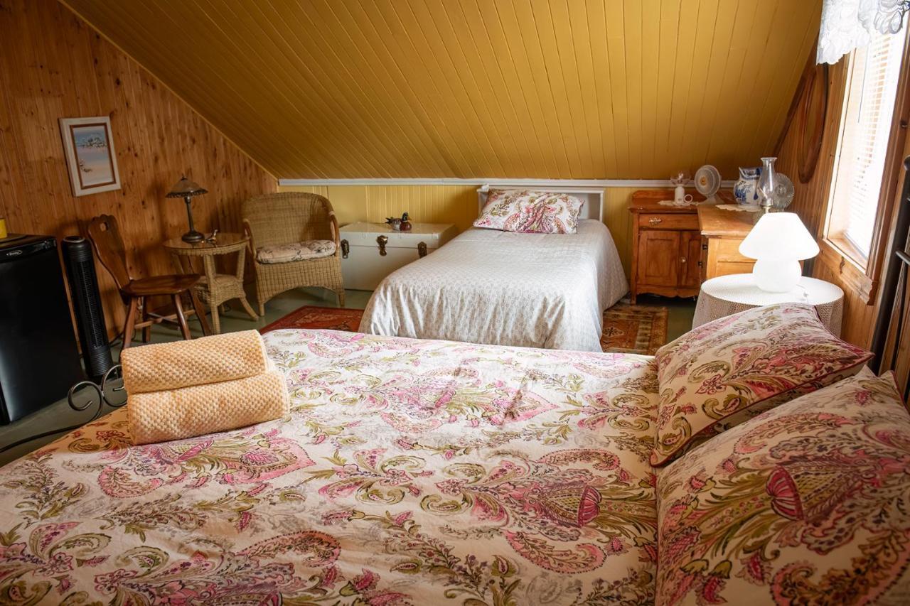 Bed & Cafe Petit Papillon Bed & Breakfast Grandes-Bergeronnes Eksteriør bilde