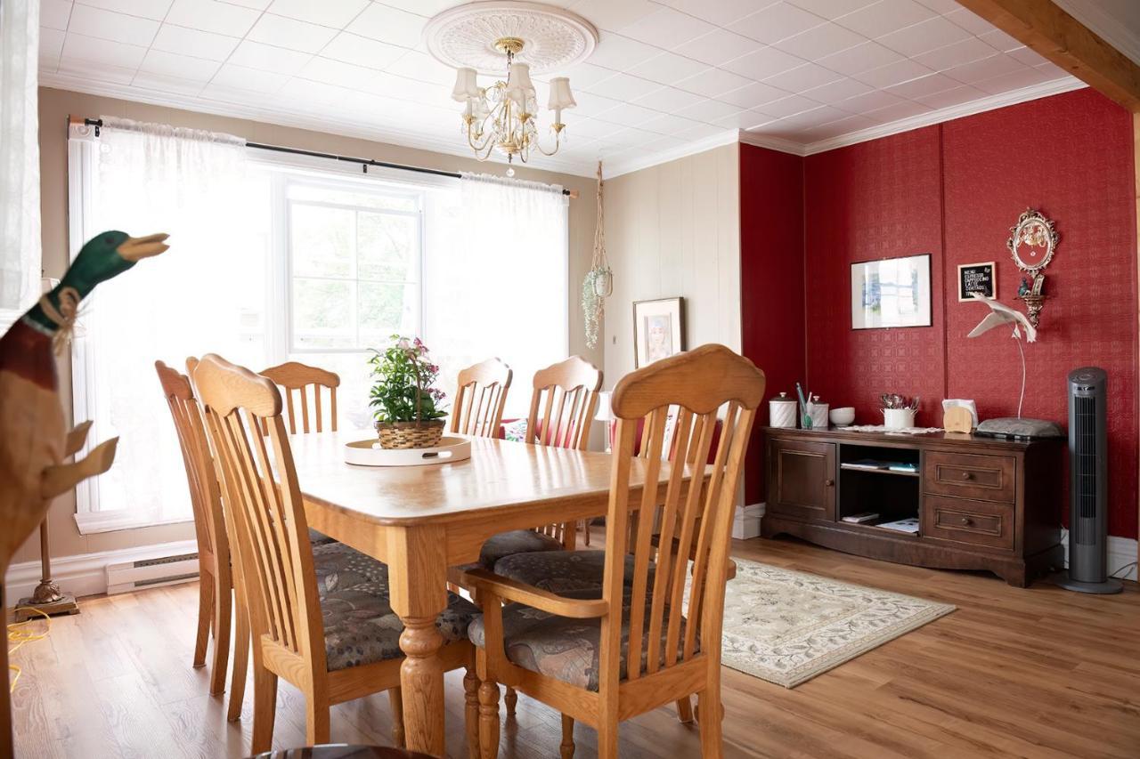 Bed & Cafe Petit Papillon Bed & Breakfast Grandes-Bergeronnes Eksteriør bilde