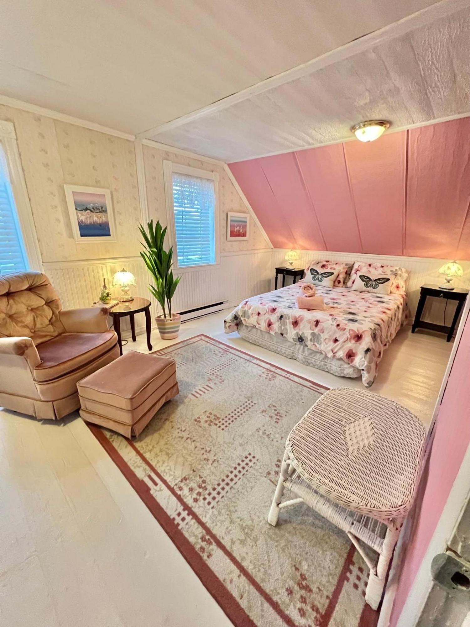 Bed & Cafe Petit Papillon Bed & Breakfast Grandes-Bergeronnes Eksteriør bilde