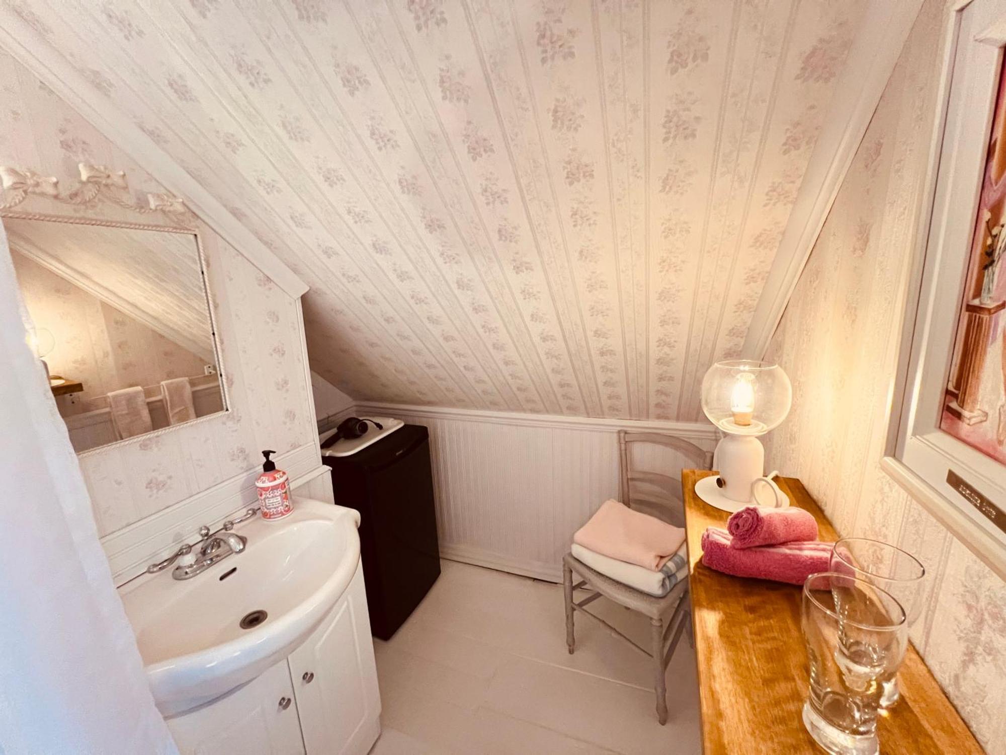 Bed & Cafe Petit Papillon Bed & Breakfast Grandes-Bergeronnes Rom bilde
