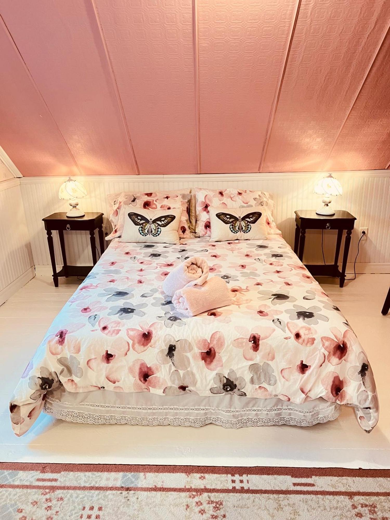 Bed & Cafe Petit Papillon Bed & Breakfast Grandes-Bergeronnes Rom bilde